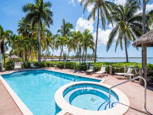 Cayman Islands 2 Br Beachfront Vacation Condo in Scenic Cayman Kai