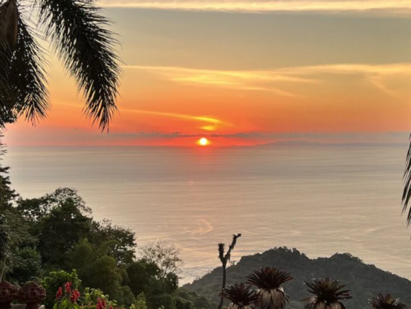 Gorgeous 4 Bedroom Home in Jaco with Ocean & Mountain Views