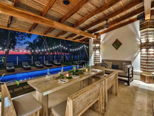 Gorgeous Beachfront Villa with 4 Bedrooms