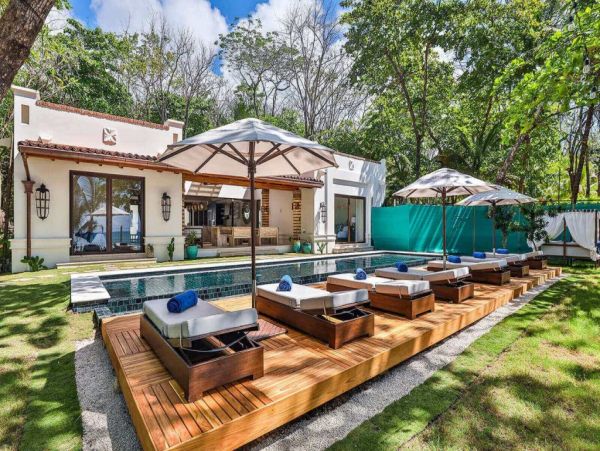 Gorgeous Beachfront Villa with 4 Bedrooms