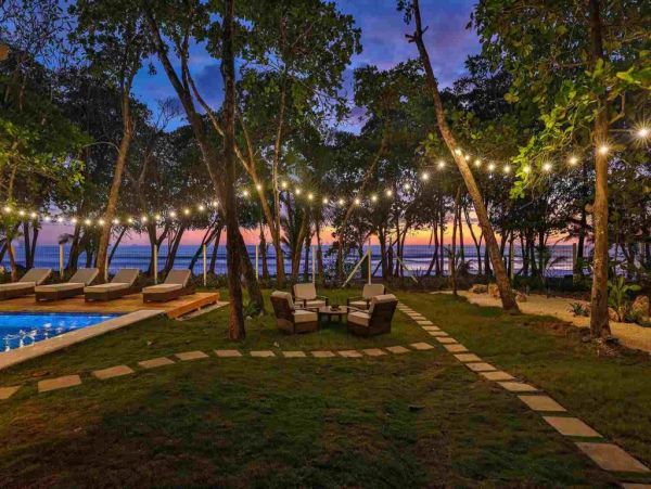 Gorgeous Beachfront Villa with 4 Bedrooms