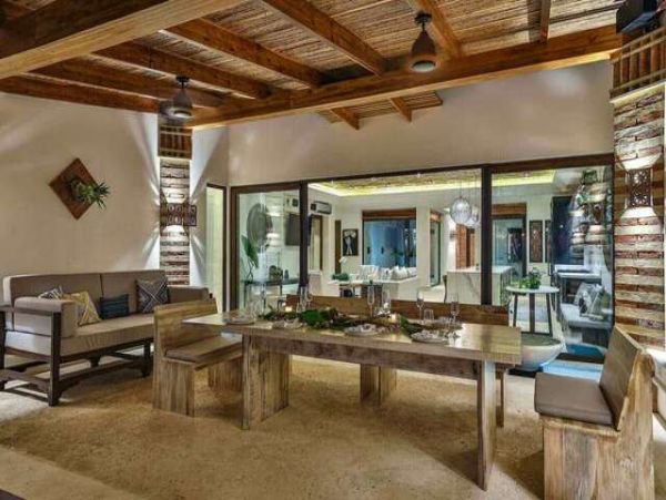 Gorgeous Beachfront Villa with 4 Bedrooms