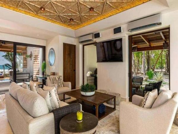Gorgeous Beachfront Villa with 4 Bedrooms