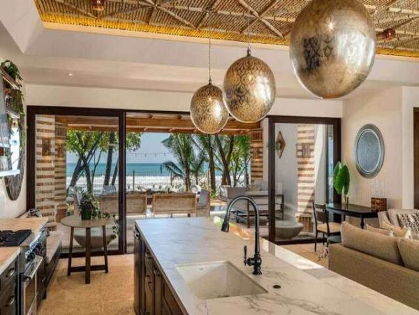 Gorgeous Beachfront Villa with 4 Bedrooms