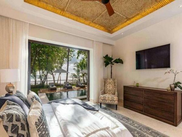 Gorgeous Beachfront Villa with 4 Bedrooms