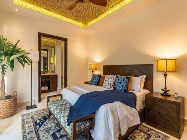 Gorgeous Beachfront Villa with 4 Bedrooms