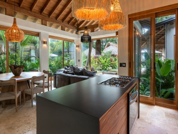 Playa Santa Teresa 7 Bedroom Beachfront Villa