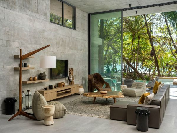 Modern House with 7 Bedrooms and Ocean Views