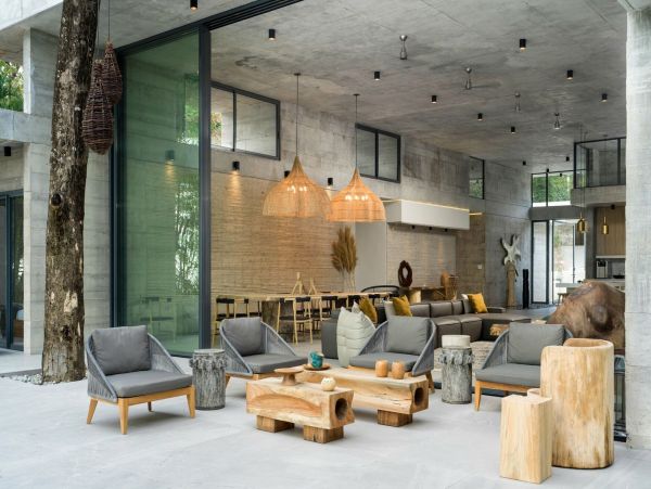Modern House with 7 Bedrooms and Ocean Views