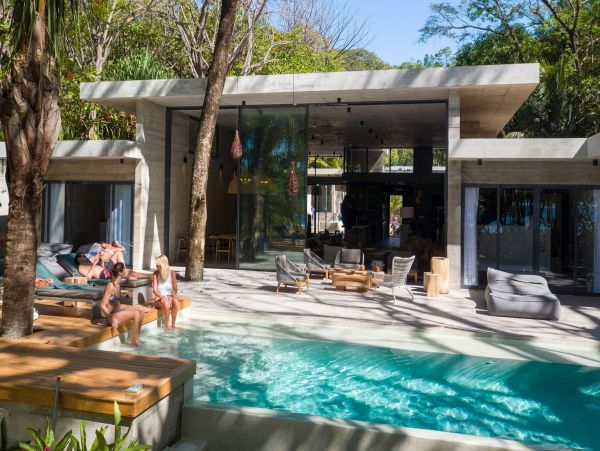 Modern House with 7 Bedrooms and Ocean Views