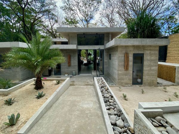 Modern House with 7 Bedrooms and Ocean Views