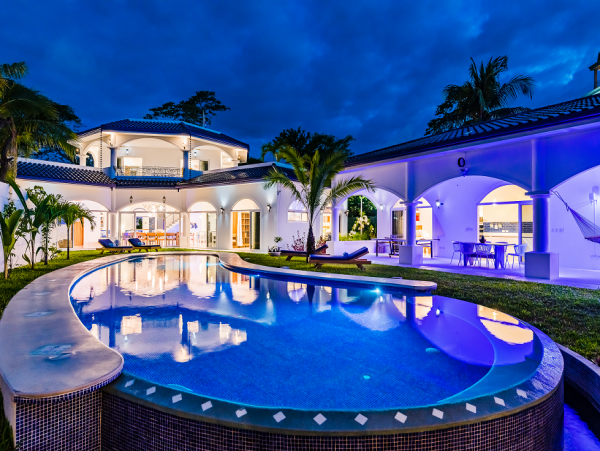 Gorgeous Vacation Villa in Tamarindo Close to Beach
