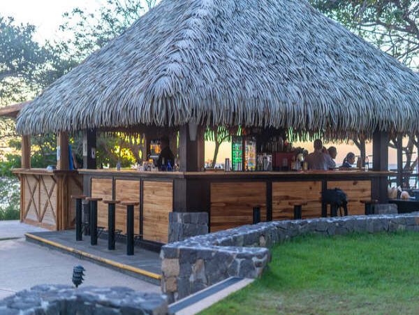 Tropical Vacation Rental with 4 Bedrooms & Great Amenities