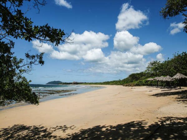 Tropical Vacation Rental with 4 Bedrooms & Great Amenities