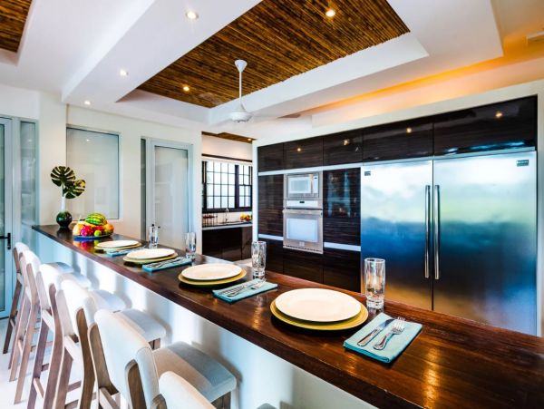 Luxurious Villa with Outdoor Living at its Finest!