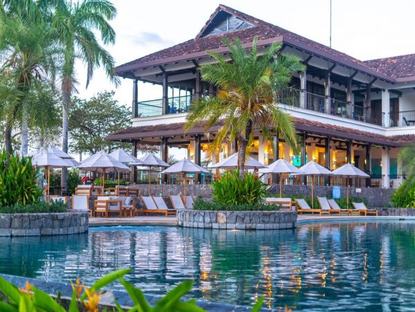 Luxurious Villa with Outdoor Living at its Finest!