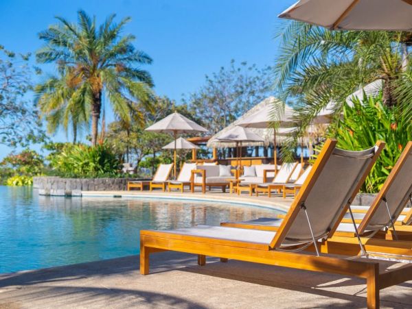 Luxurious Villa with Outdoor Living at its Finest!
