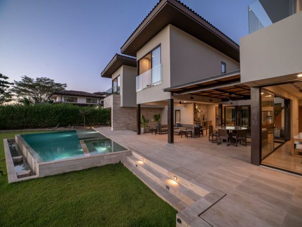 Four Bedroom Posh Vacation Residence in Playa Avellana