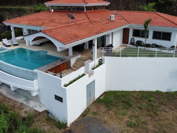 Playa Hermosa Vacation Home Two Bedroom Walk to Beach