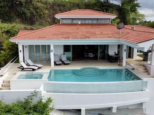 Playa Hermosa Vacation Home Two Bedroom Walk to Beach
