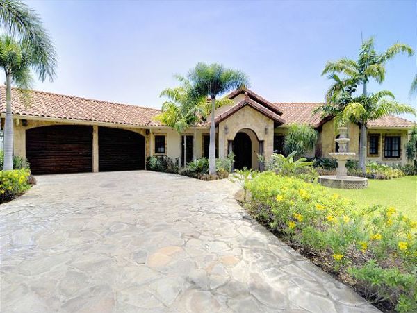 5 Bedroom Vacation Villa in Costa Rica with Private Pool
