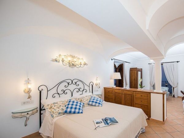 Luminous Villa with 5 Bedrooms & Amazing Views