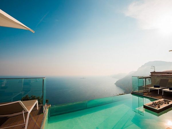 Luminous Villa with 5 Bedrooms & Amazing Views