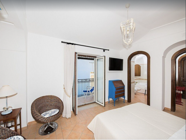 Luminous Villa with 5 Bedrooms & Amazing Views