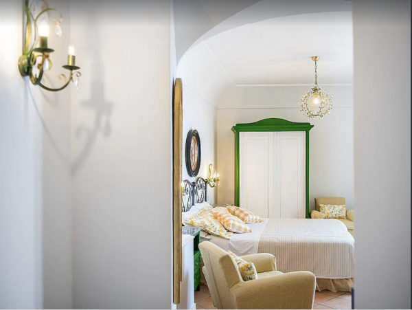 Luminous Villa with 5 Bedrooms & Amazing Views