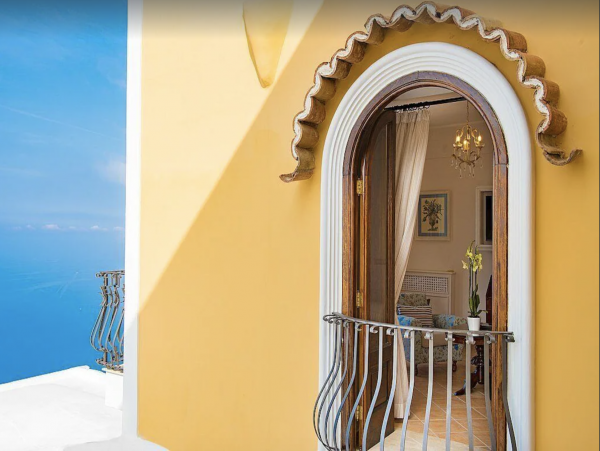Luminous Villa with 5 Bedrooms & Amazing Views