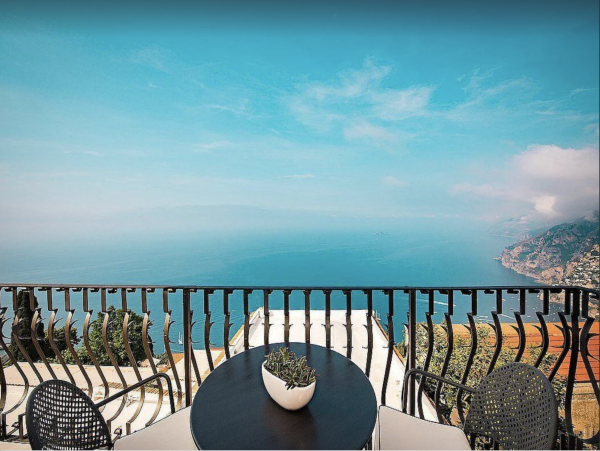 Luminous Villa with 5 Bedrooms & Amazing Views
