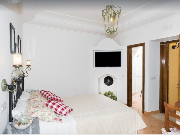 Luminous Villa with 5 Bedrooms & Amazing Views