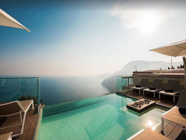 Luminous Villa with 5 Bedrooms & Amazing Views