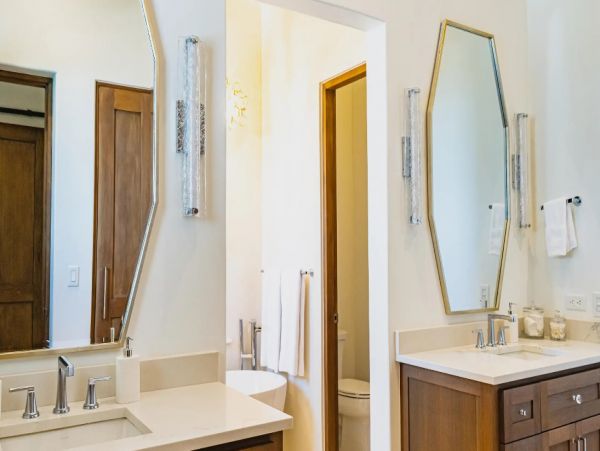 Beautiful 4 Bedroom Vacation Rental Sleeps 10