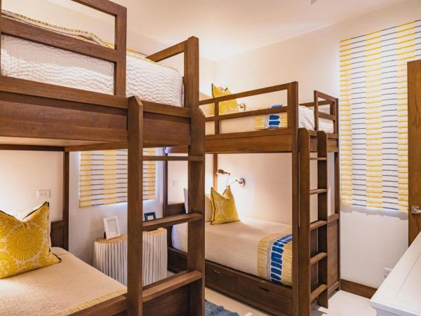 Beautiful 4 Bedroom Vacation Rental Sleeps 10