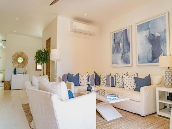 Beautiful 4 Bedroom Vacation Rental Sleeps 10