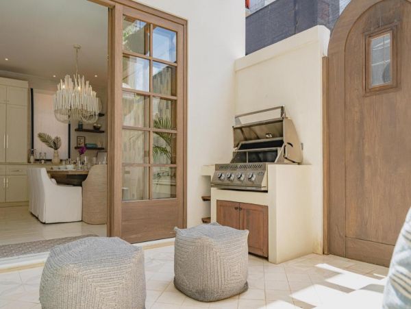 Beautiful 4 Bedroom Vacation Rental Sleeps 10