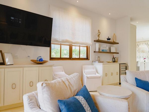 Beautiful 4 Bedroom Vacation Rental Sleeps 10