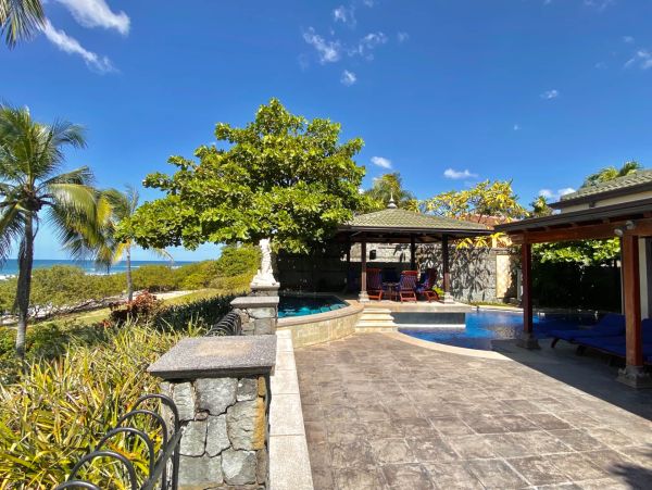 Beachfront Five Bedroom Vacation Rental Home in Playa Langosta
