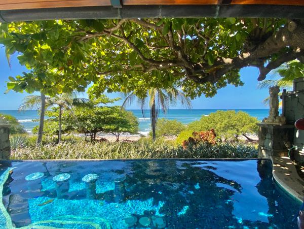 Beachfront Five Bedroom Vacation Rental Home in Playa Langosta