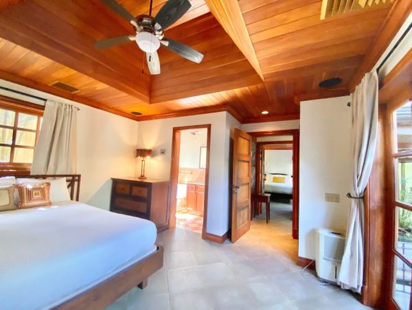 Beachfront Five Bedroom Vacation Rental Home in Playa Langosta