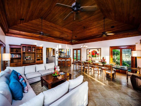 Beachfront Five Bedroom Vacation Rental Home in Playa Langosta