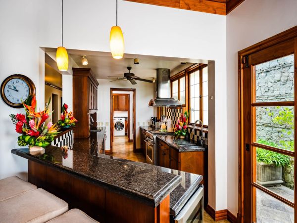 Beachfront Five Bedroom Vacation Rental Home in Playa Langosta