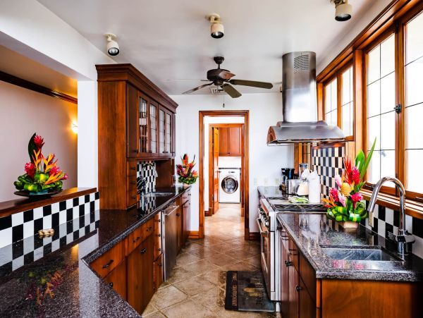 Beachfront Five Bedroom Vacation Rental Home in Playa Langosta