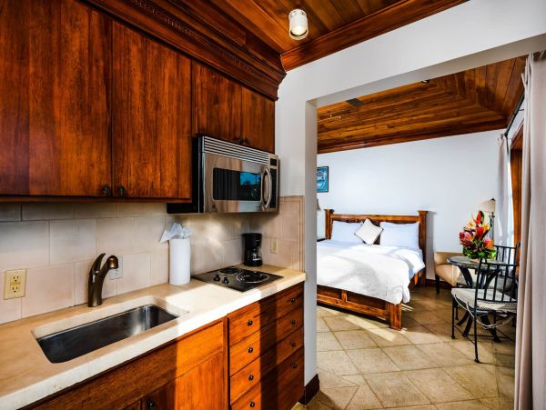 Beachfront Five Bedroom Vacation Rental Home in Playa Langosta
