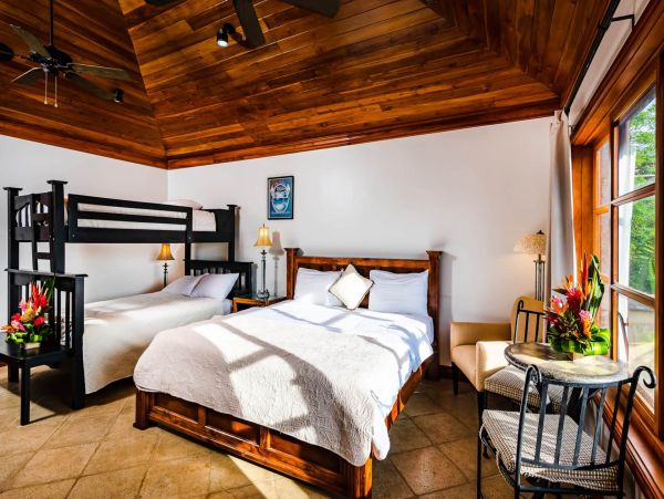 Beachfront Five Bedroom Vacation Rental Home in Playa Langosta