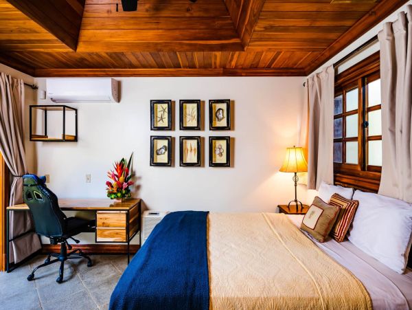 Beachfront Five Bedroom Vacation Rental Home in Playa Langosta