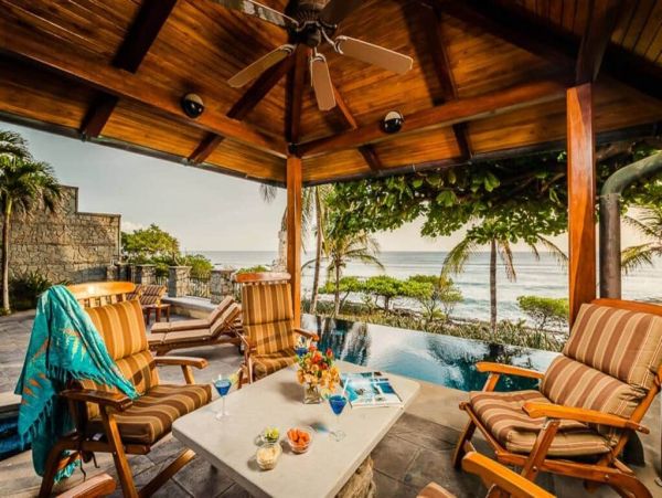Beachfront Five Bedroom Vacation Rental Home in Playa Langosta