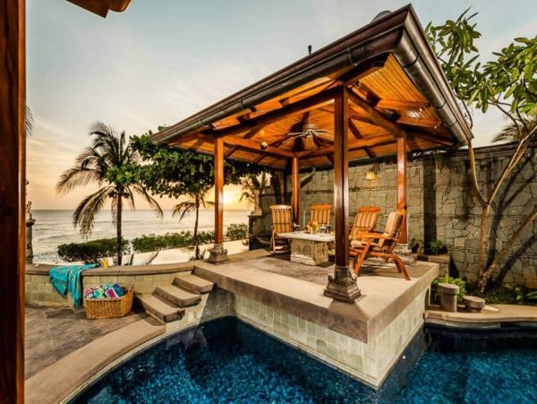Beachfront Five Bedroom Vacation Rental Home in Playa Langosta