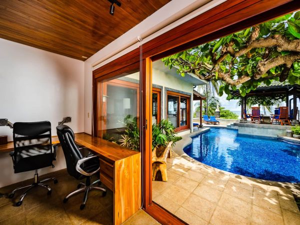 Beachfront Five Bedroom Vacation Rental Home in Playa Langosta